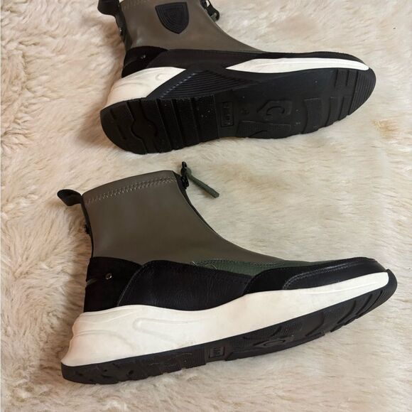 Carmela Sleek Black and Gray Boots with Modern Design - Picture 8 of 8